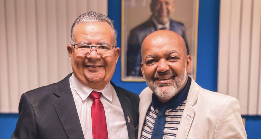 Teo Ribeiro é empossado vereador, mas deve abrir mão da vaga